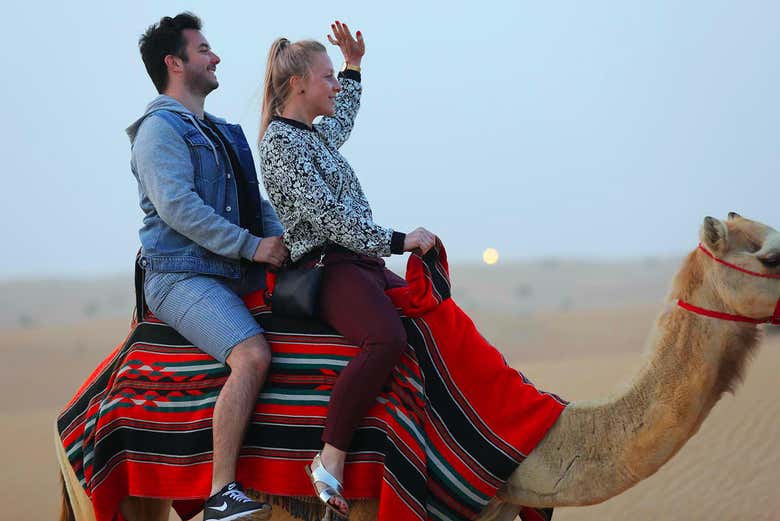 Passeio De Camelo Pelo Deserto Jantar E Espet Culo Dubai