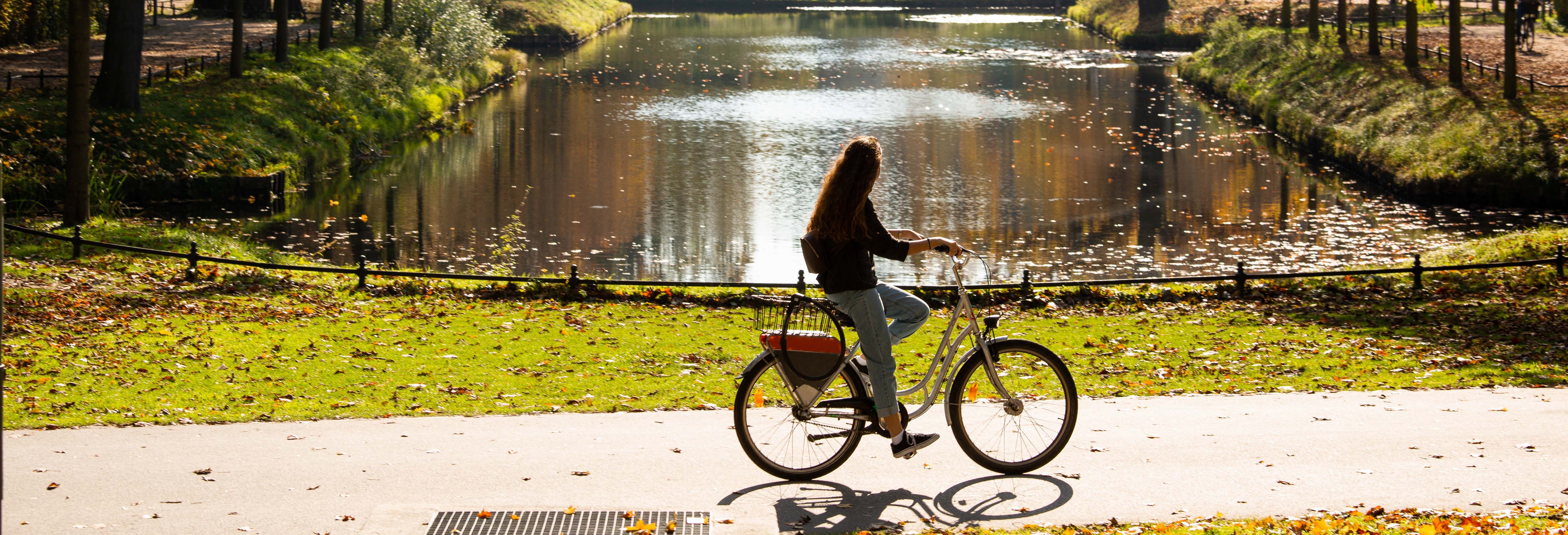 Free tour à vélo dans Berlin. C'est gratuit ! Visitons