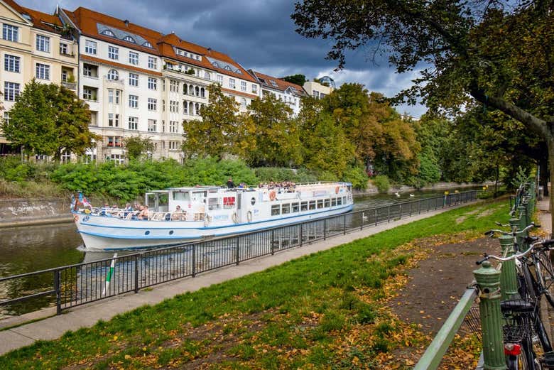 landwehrkanal tour berlin