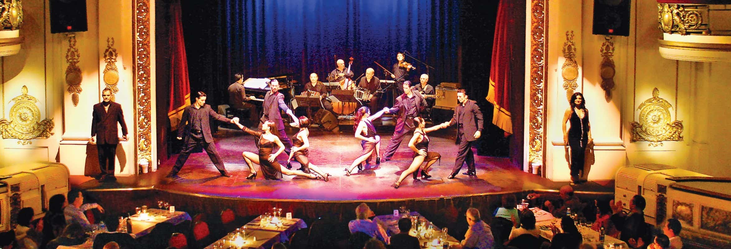 Espetáculo de tango no Teatro Astor Piazzolla