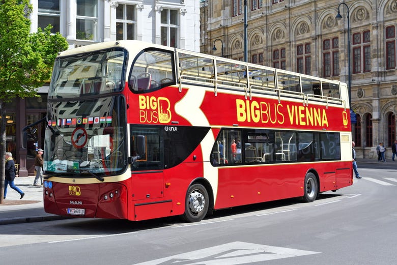 tourist bus tour vienna