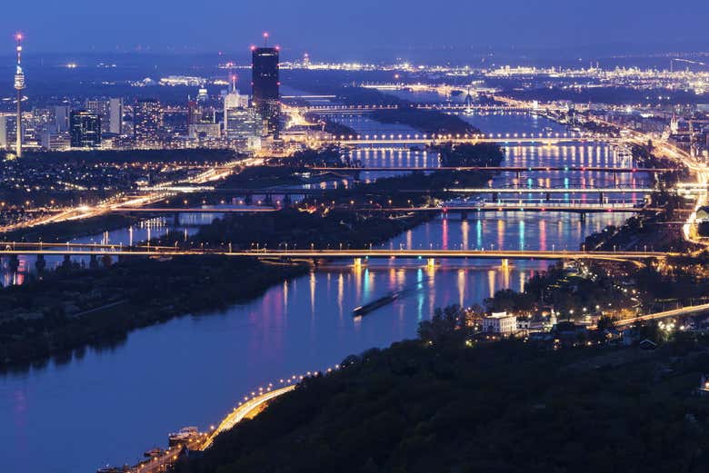 Crucero por el Danubio Especial Fin de Año - Salida 28 de Diciembre Crucero por el Danubio Especial Fin de Año - Salida 28 de Diciembre