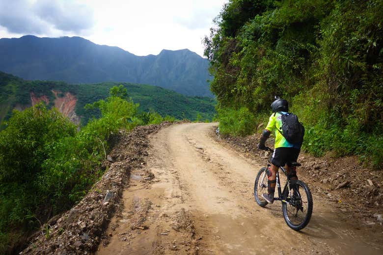 death road mountain biking la paz