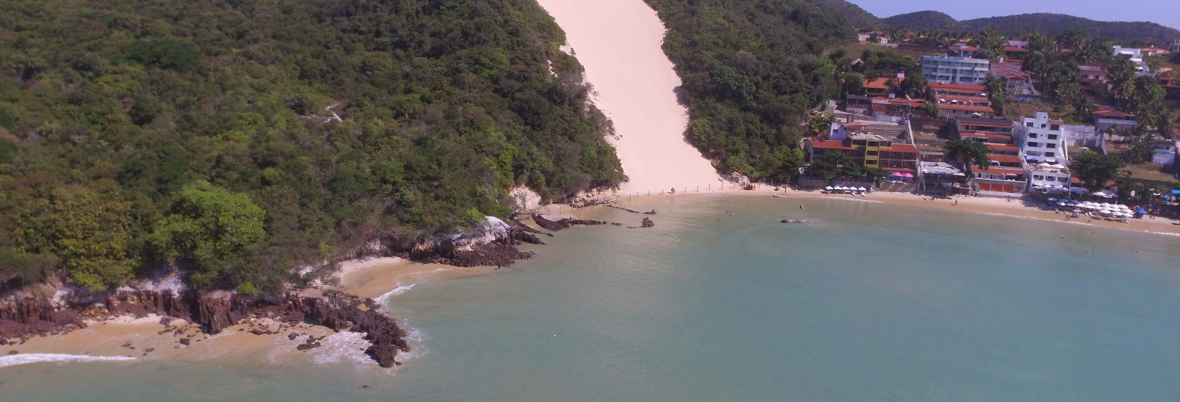 Passeio de barco com vistas ao Morro do Careca