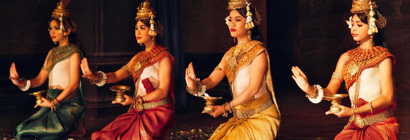 Spettacolo tradizionale cambogiano Plae Pakaa