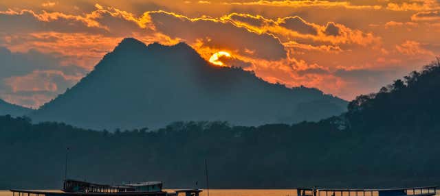 Balade en bateau au coucher de soleil sur le Mékong