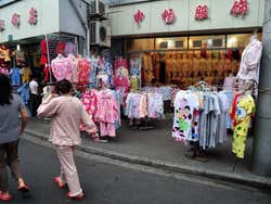 Eligiendo su futuro pijama de calle