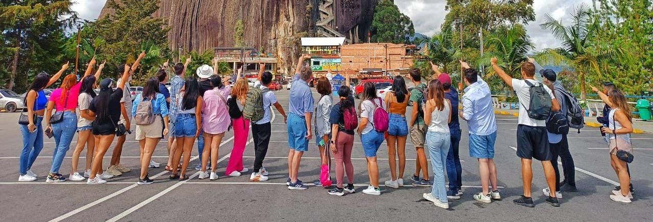 Excursión a Guatapé + Paseo en barco