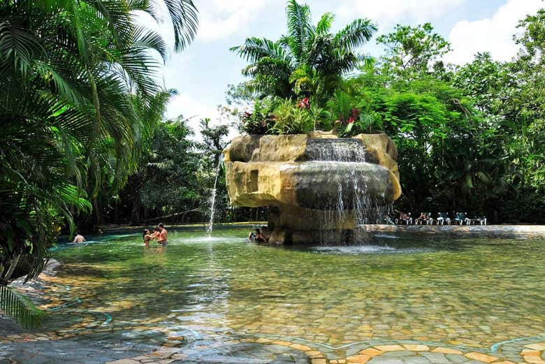 Excursión al volcán Arenal + Aguas termales desde San José