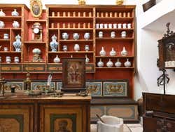 Antigua farmacia en funcionamiento