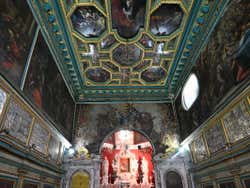 La Chiesa di Nostra Signora delle Rocce dall'interno