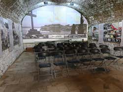 Salle audiovisuelle du musée