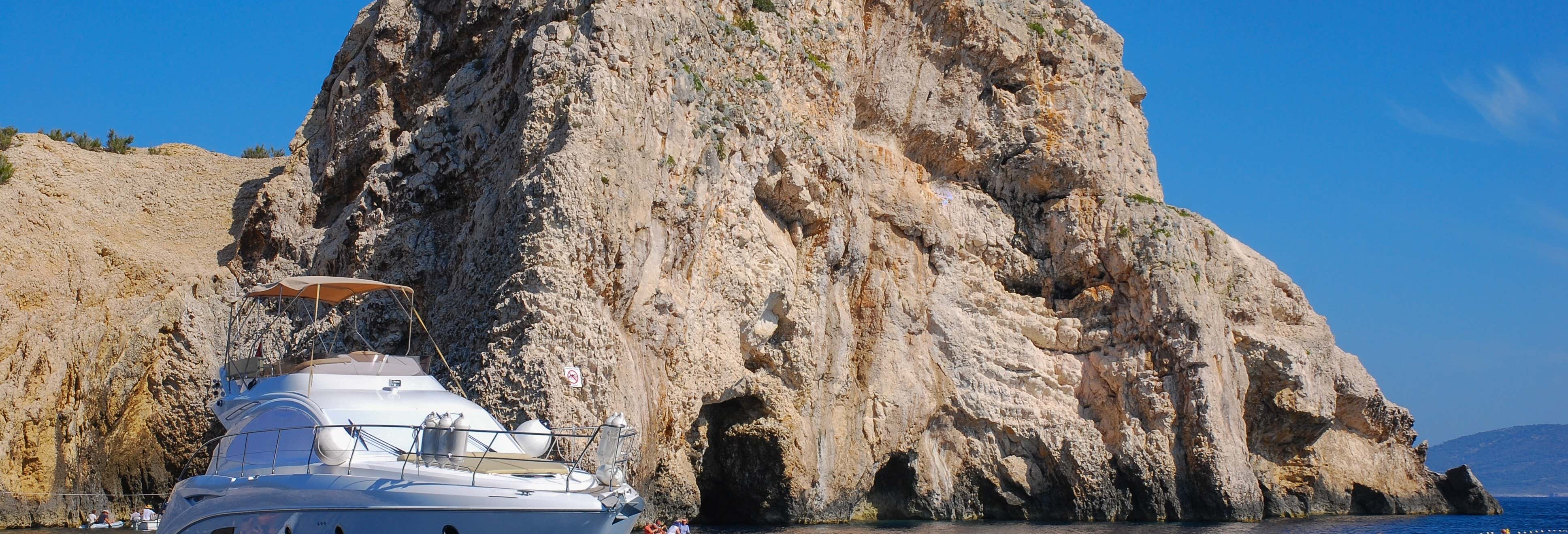 Excursión en barco a la Gruta Azul