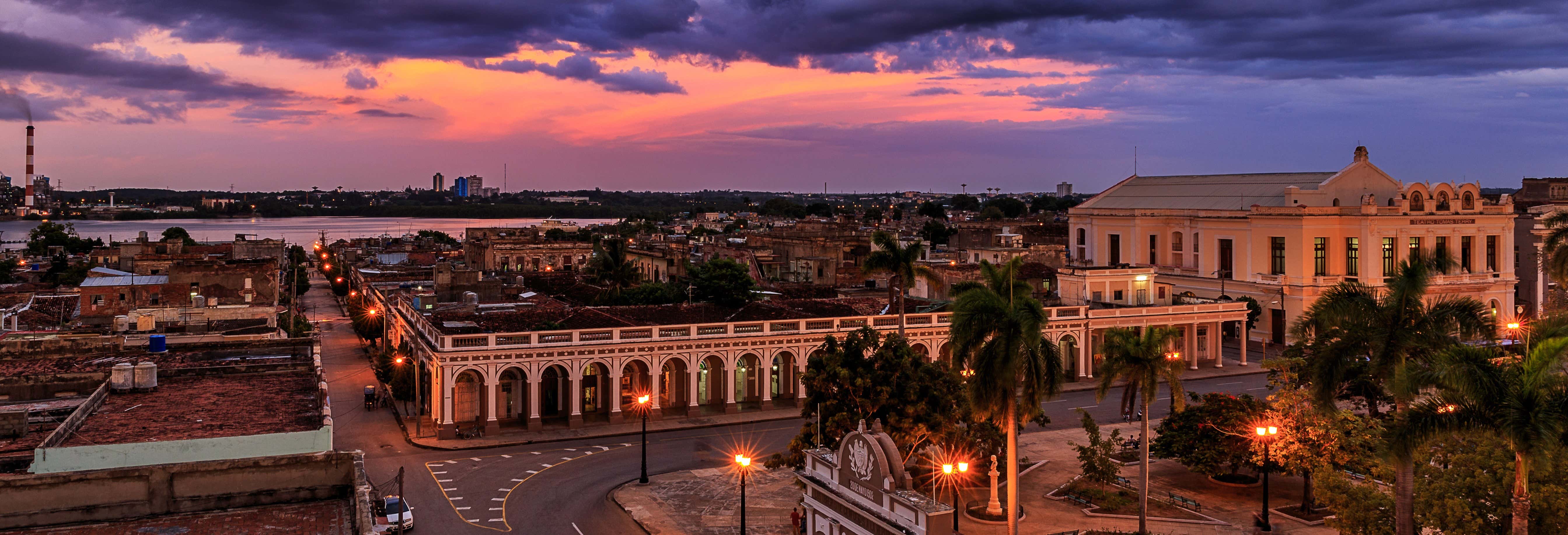 Tour nocturno por Cienfuegos con cena