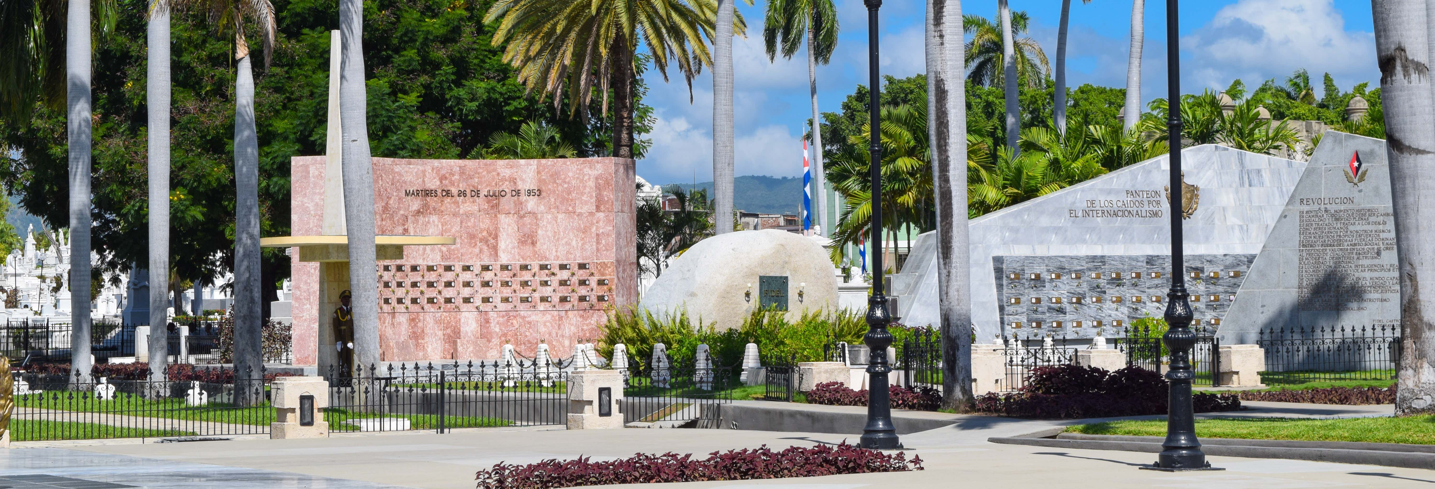 Tour por el cementerio de Santa Ifigenia