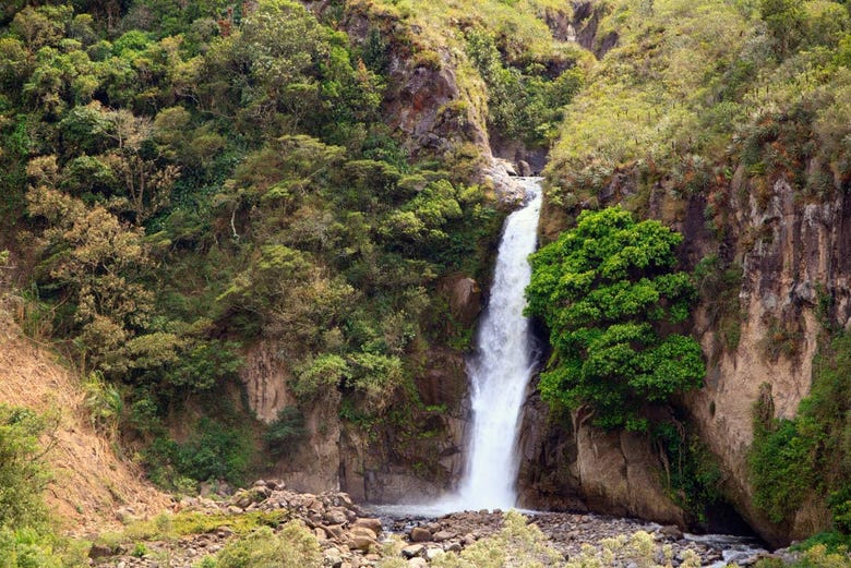 Tirolina sobre el Parque Nacional Sangay en Baños de Agua ...
