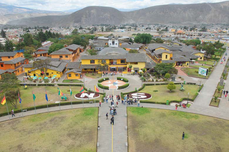 Entrada A La Mitad Del Mundo Quito