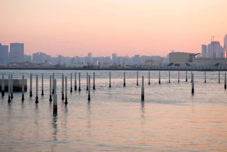 Em frente ao museu ao entardecer