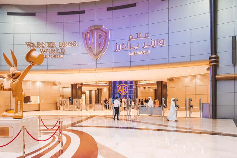 warner bros. world abu dhabi is the largest indoor theme park