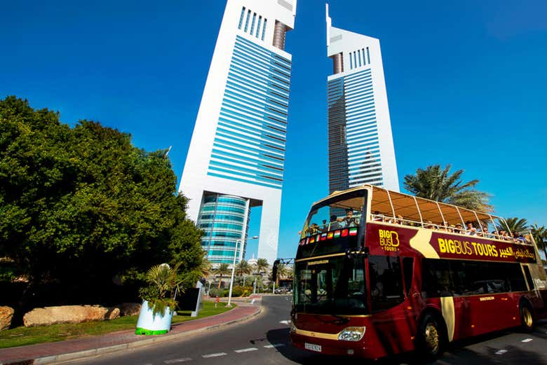 Desfrutando o passeio de ônibus por Dubai