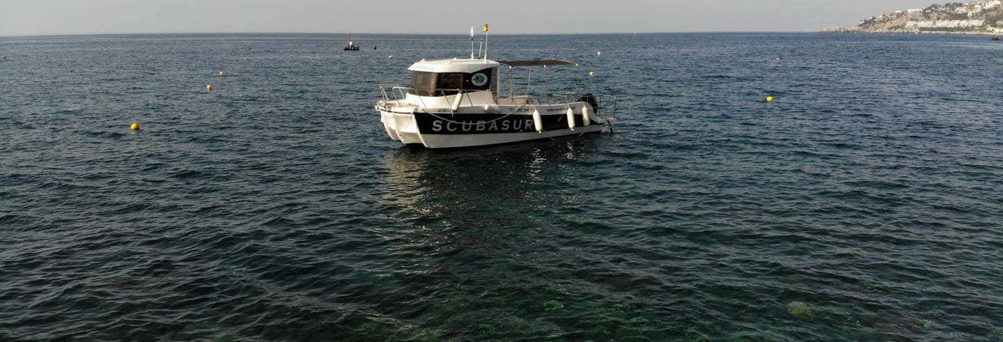 Paseo en barco al atardecer
