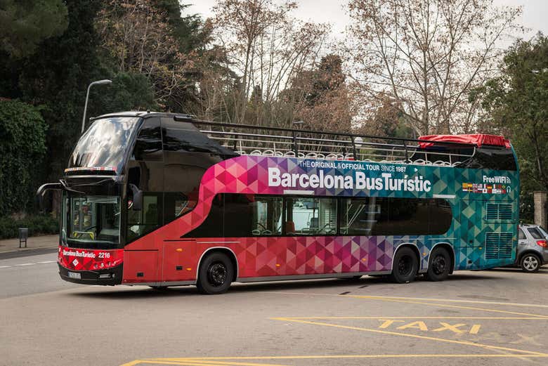 barcelona open air tourist bus