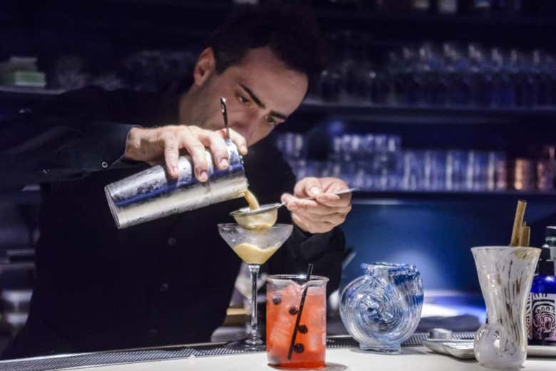 Fazendo coquetéis na noite barcelonesa