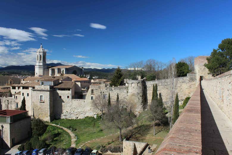 Girona & Sitges Day Trip, Barcelona