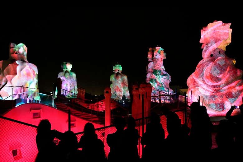 Espetáculo de luzes sobre as chaminés