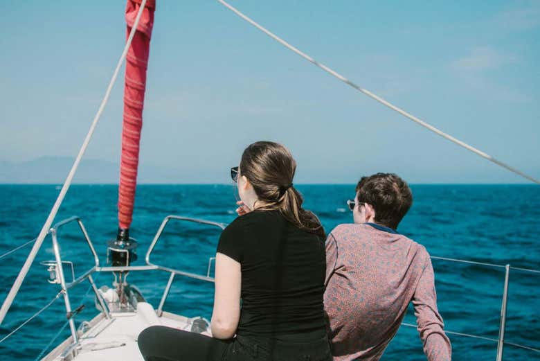 Desfrutando do passeio no veleiro