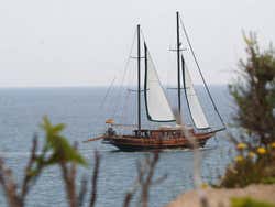 Navegando pela costa de Barcelona