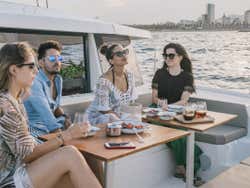 Navegando junto ao litoral de Barcelona