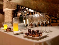 Brinde após o espetáculo em La Pedrera