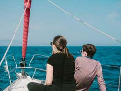 Desfrutando do passeio no veleiro