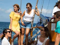 Desfrutando a navegação a bordo da goleta