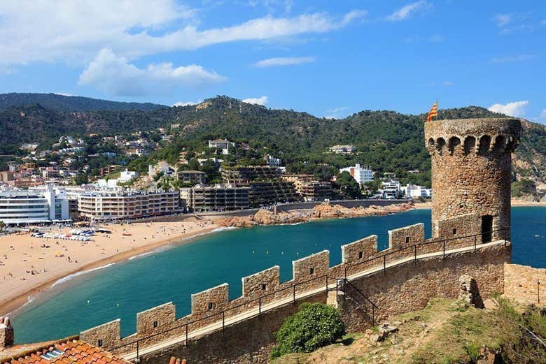 Tossa de Mar vista de sua fortaleza