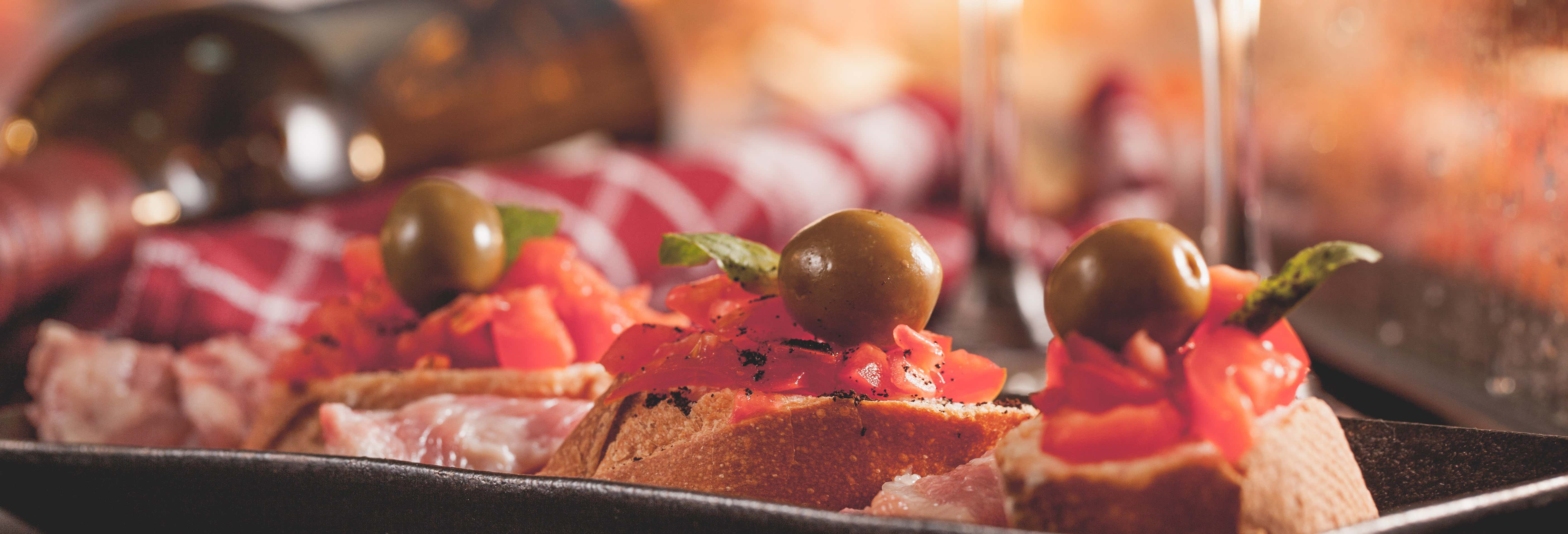 Paseo por el Born con cena de tapas y espectáculo flamenco