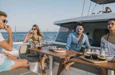 Paseo en catamarán con cena