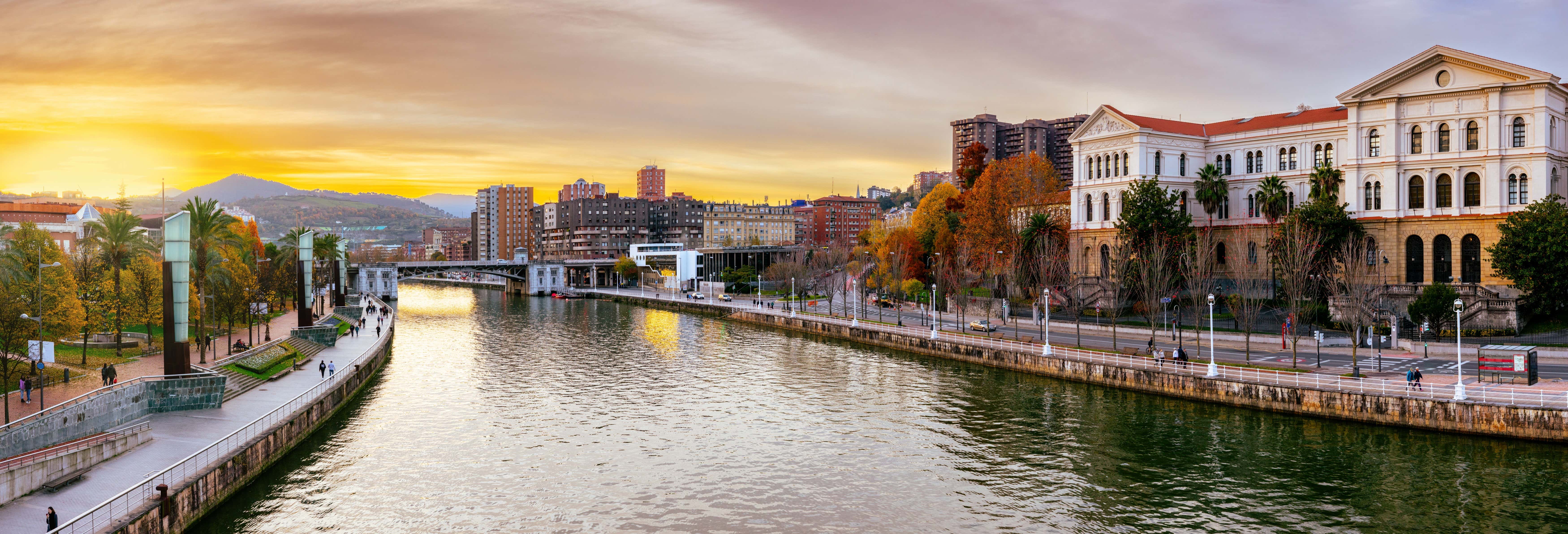 Paseo en barco por Bilbao y Portugalete
