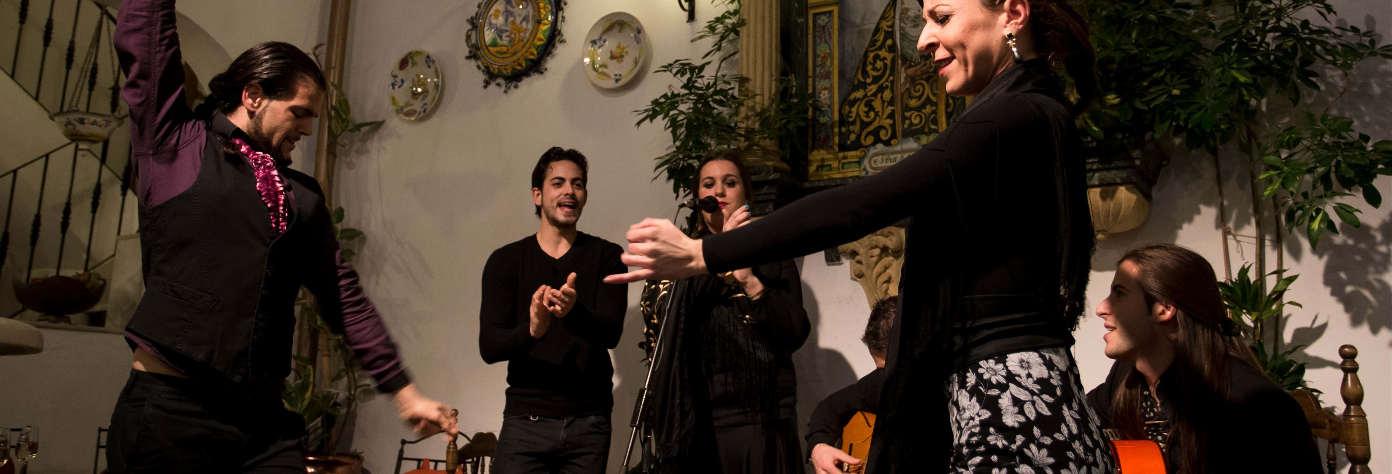 Espectáculo flamenco en el Patio de la Judería