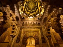 La cúpula y el mihrab de la mezquita