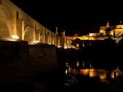 Puente Romano iluminado