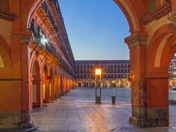 La Plaza de la Corredera de noche