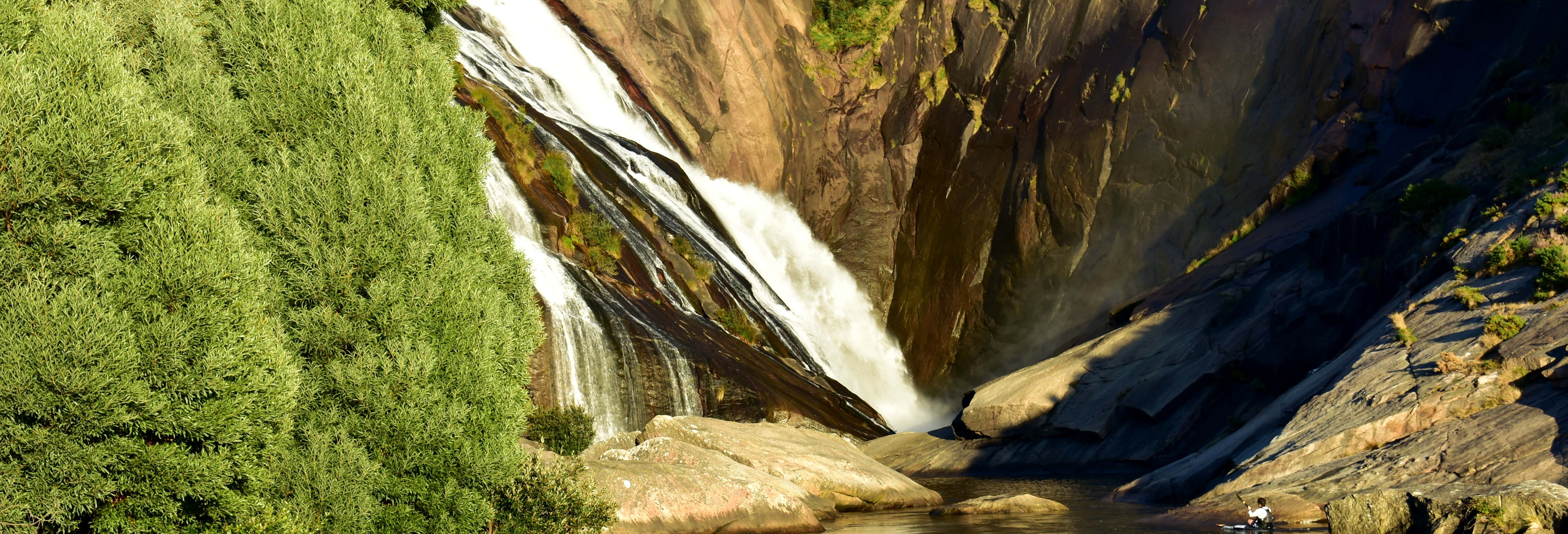 Tour en kayak por la cascada de Ézaro