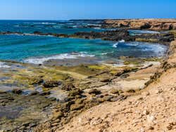 Rocas junto a la playa de Ojos