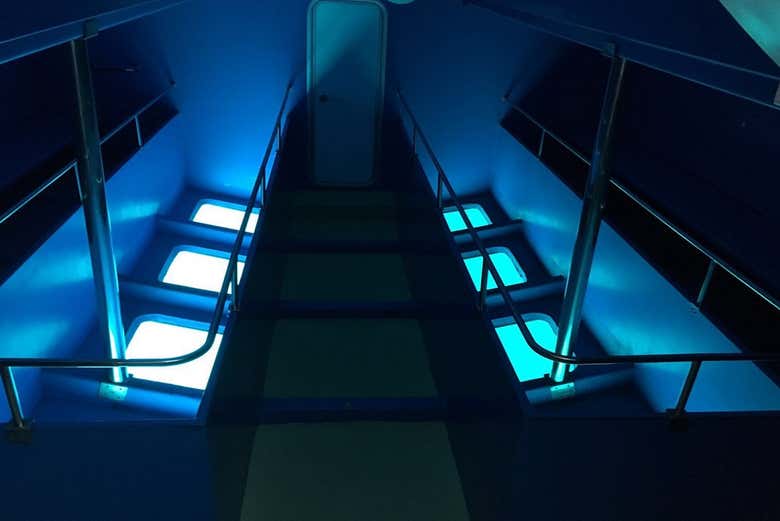 No interior do barco