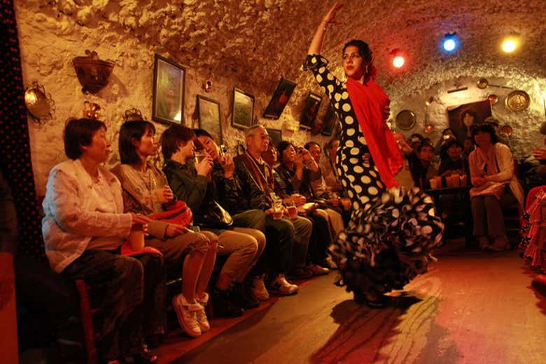 Flamenco y cena en el Sacromonte: Cuevas Los Tarantos, Granada