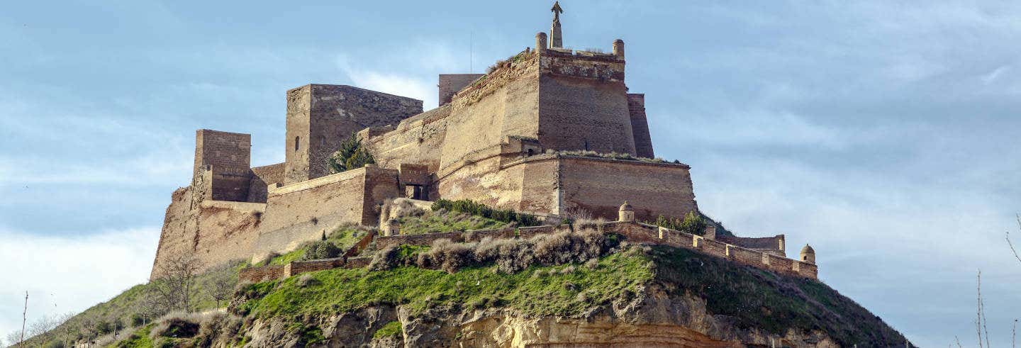Tour por Monzón con degustación de vino