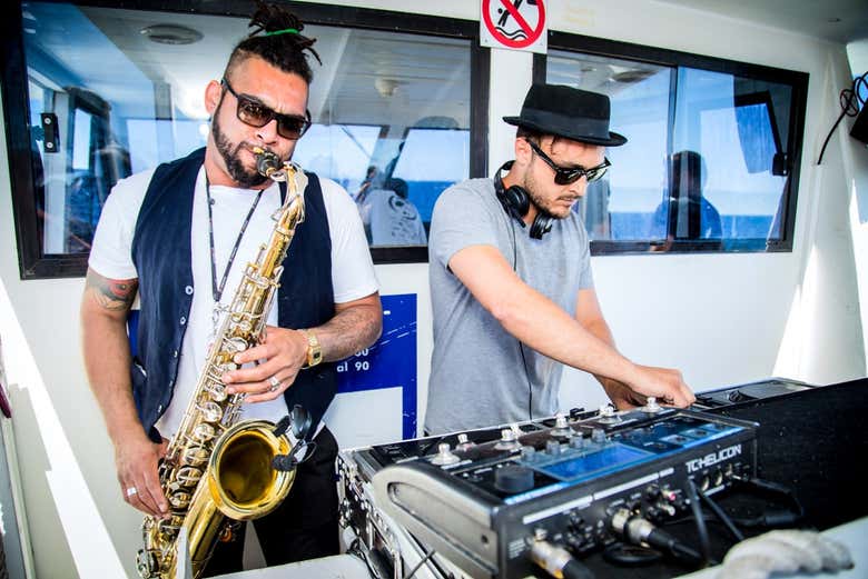 DJs e animação a bordo