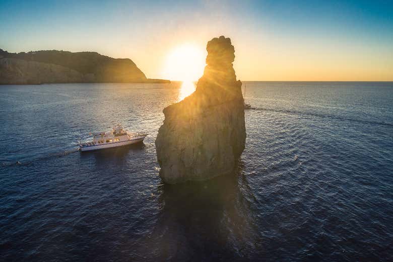 Observation Du Coucher De Soleil En Bateau à Benirràs